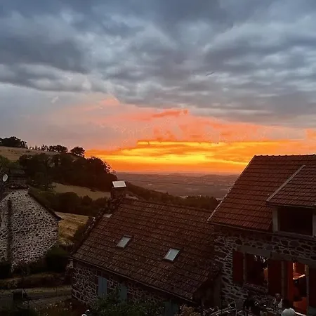 Bed & Breakfast Un Petit Coin Paisible Et Frais - Piscine A 3 Mins Le Monteil (Cantal)